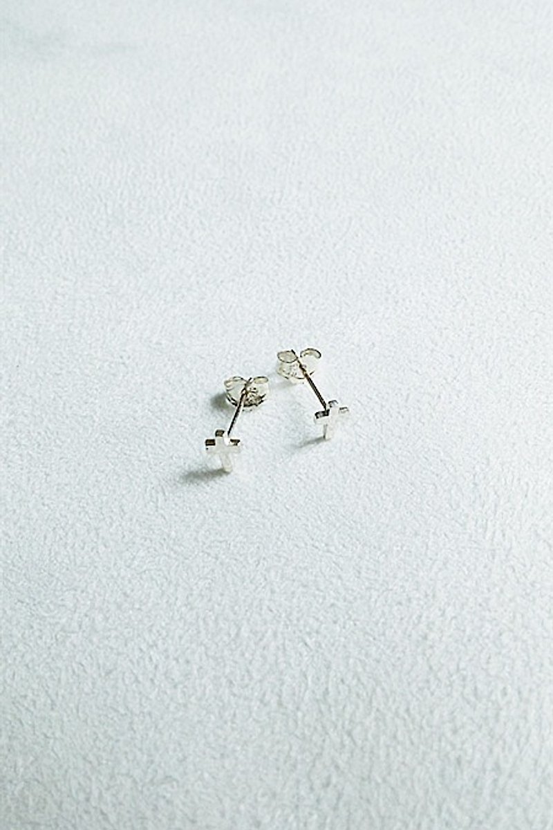Cross earrings 925 sterling silver [SZE1624] - ต่างหู - โลหะ ขาว