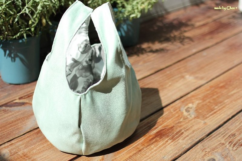 Chez。麂皮絨製S size圓滾滾包 - Handbags & Totes - Other Materials White
