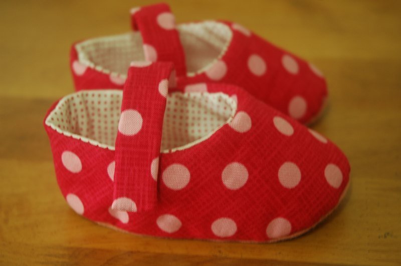 Red dot baby shoes - รองเท้าเด็ก - วัสดุอื่นๆ สีแดง