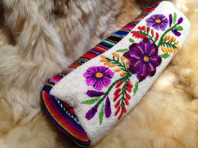 Alpaca weaving flowers and large pencil case - White - Pencil Cases - Other Materials White