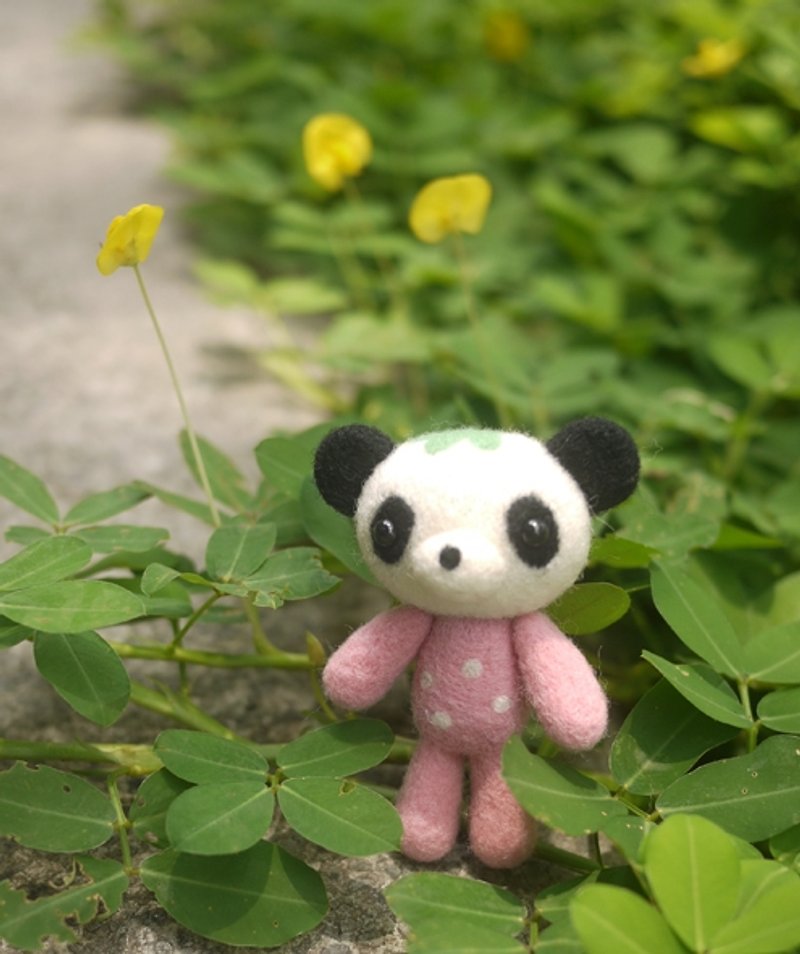 Wool felt panda strawberry Superman (only one) - Stuffed Dolls & Figurines - Wool Pink