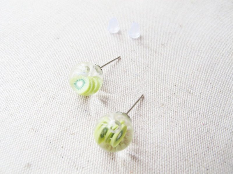＊Rosy Garden＊Kiwi water inside glass ball stud earrings - ต่างหู - แก้ว สีเขียว