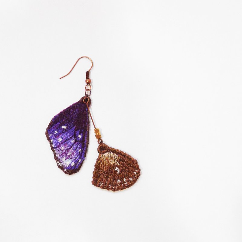 ［織林］刺繡。蝶羽耳環 ( 雙翅)  / 紫斑蝶 Euploea mulciber barsine - 耳環/耳夾/耳骨夾 - 繡線 紫色