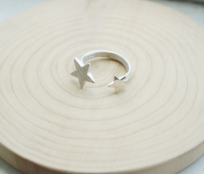 Elegant Style Twin Stars Sterling Silver Ring - แหวนทั่วไป - เงินแท้ สีเงิน