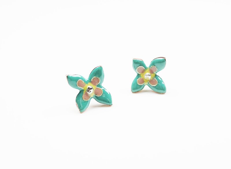 Flora Enameling Earrings花朵琺瑯耳環(粉綠色) - 耳環/耳夾 - 其他金屬 綠色