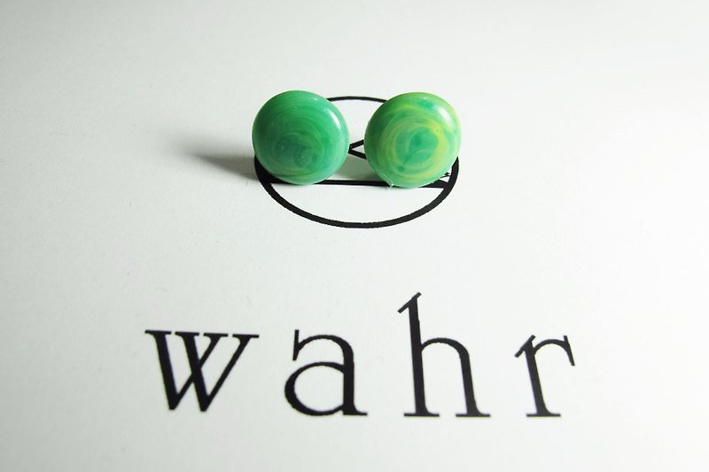 【Wahr】黃綠雙胎細耳環(一對) - ต่างหู - วัสดุอื่นๆ สีเขียว