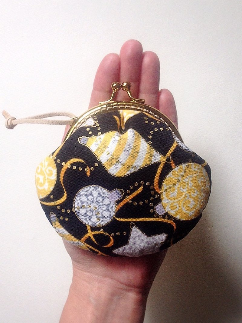 hm2. Black Christmas. Shell mouth gold package - Coin Purses - Cotton & Hemp Black