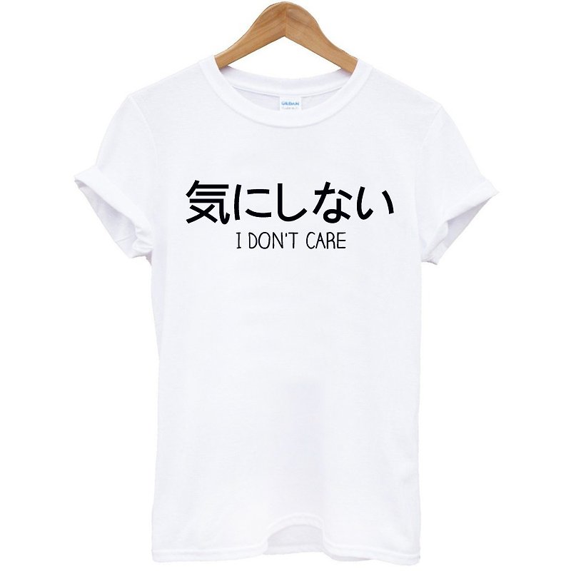 Japanese-I DONT CARE short-sleeved T-shirt -2 colors Japanese I am not in English text Wen Qing art design fashionable and fashionable - เสื้อยืดผู้ชาย - กระดาษ หลากหลายสี