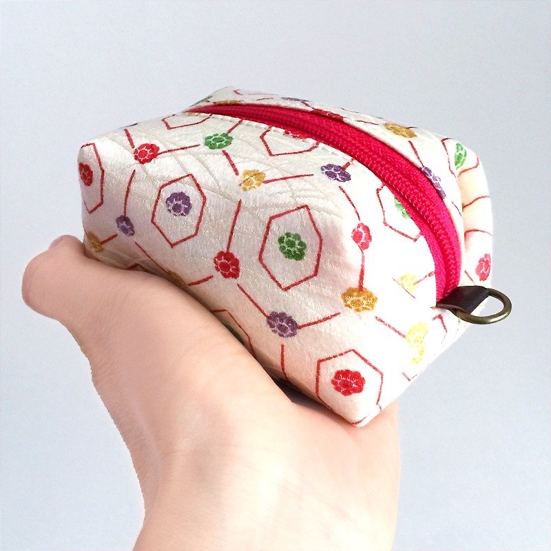 Pouch with Japanese traditional pattern, Kimono (Small)  "Silk" - Toiletry Bags & Pouches - Other Materials White