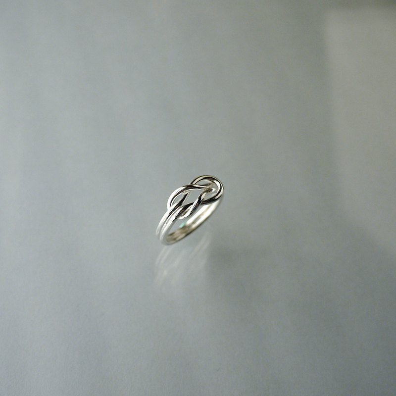 Silver Infinity Knot Ring, Promise Ring, Push Present, Anniversary Gift - แหวนทั่วไป - โลหะ สีเงิน