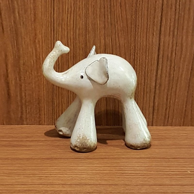 Feifei Elephant Ornament White 【Large】 - เซรามิก - วัสดุอื่นๆ ขาว