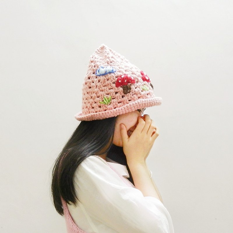 Independent Original Series crocheted embroidery winter mushroom pink pointy hat Christmas gift - หมวก - วัสดุอื่นๆ สึชมพู