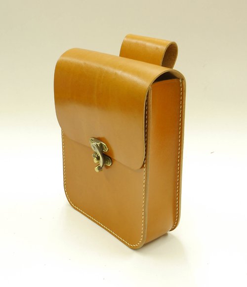 革革簿錄 手創設計皮革 專屬訂單 - Leather Memorial革製手縫淺茶腰掛包/手機腰包