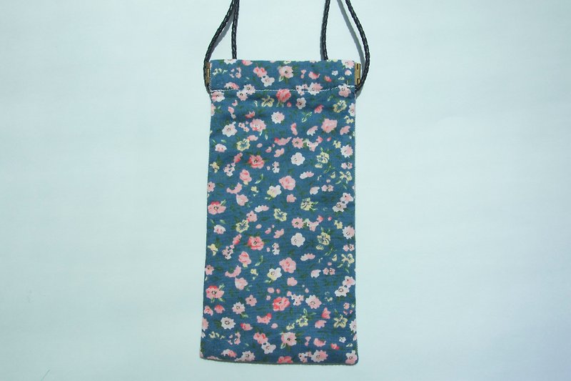 Small cross-body flex frame bag in small blue floral print and plain blue fabric on the other side - Messenger Bags & Sling Bags - Other Materials Blue