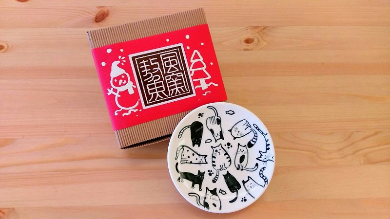 【聖誕限定】☃交換禮物 『貓兒～點心盤』含包裝盒（單件） - 碟子/醬料碟 - 瓷 多色