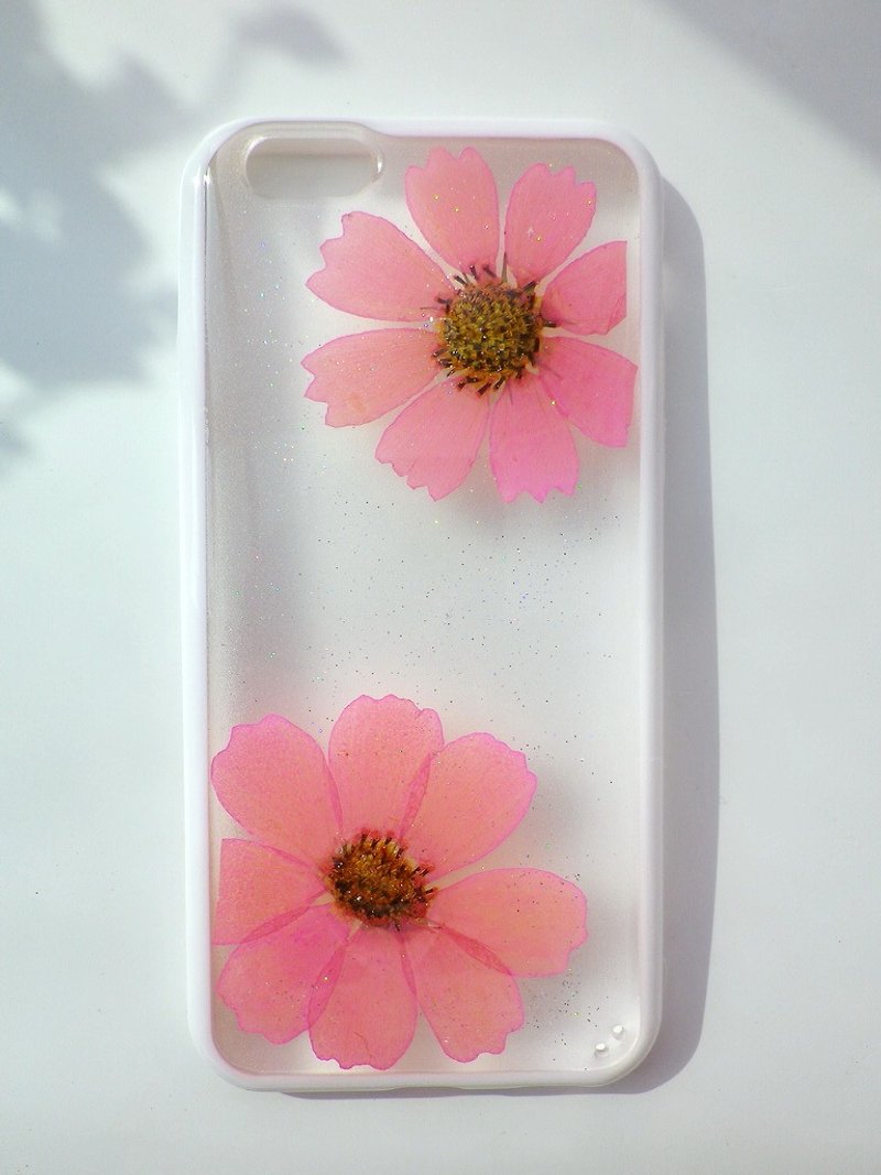 Anny's workshop手作押花手機保護殼，適用於iphone 6/6S, 粉紅波斯菊 - 手機殼/手機套 - 塑膠 粉紅色