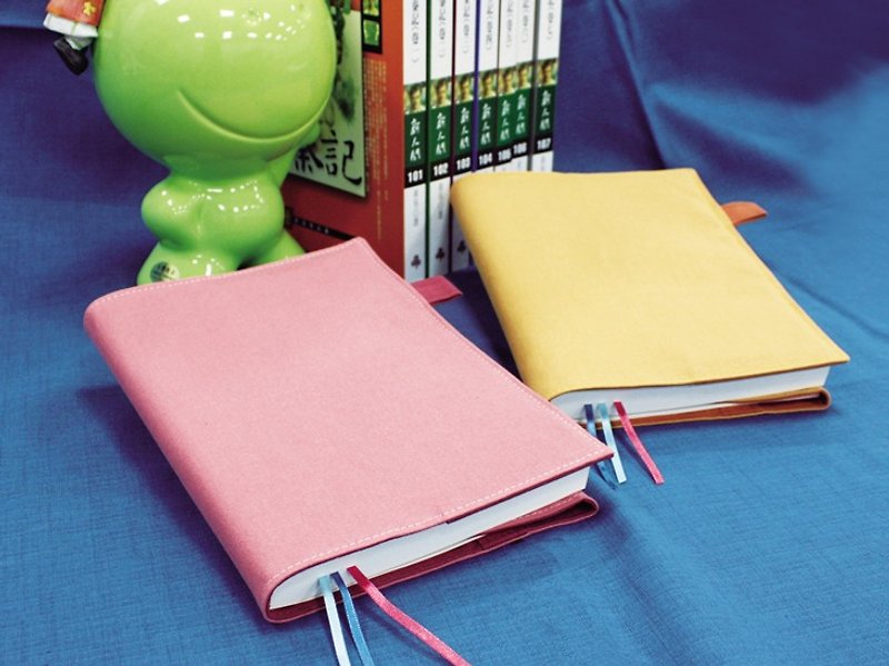A6 / 50K plain adjustable multi-functional cotton book cover / book cover / book cover - Book Covers - Cotton & Hemp Multicolor