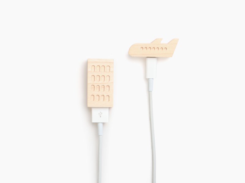 iphone/ ipad mini 童話楓木USB防塵蓋（飛機與大樓） - 手機殼/手機套 - 木頭 金色