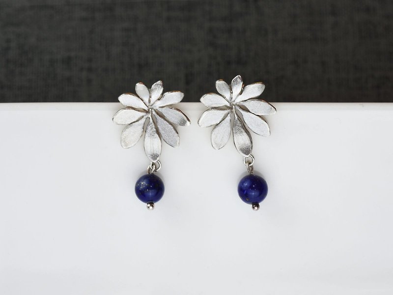 Roadside plant - Schefflera arboricola with lazurite (925 silver earrings) - Earrings & Clip-ons - Sterling Silver Silver