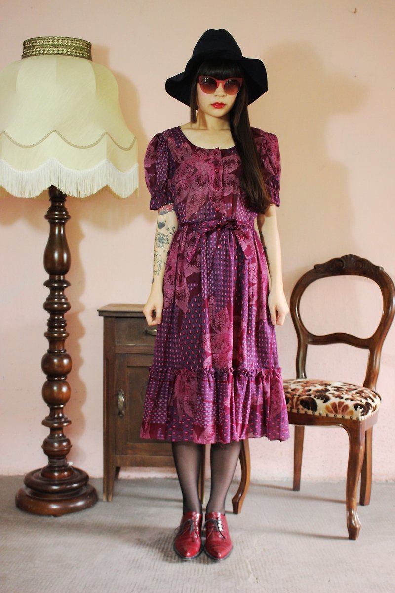 F1059(Vintage)葡萄紫色花朵附腰綁帶古著洋裝(婚禮/野餐/派對) - 連身裙 - 其他材質 紫色