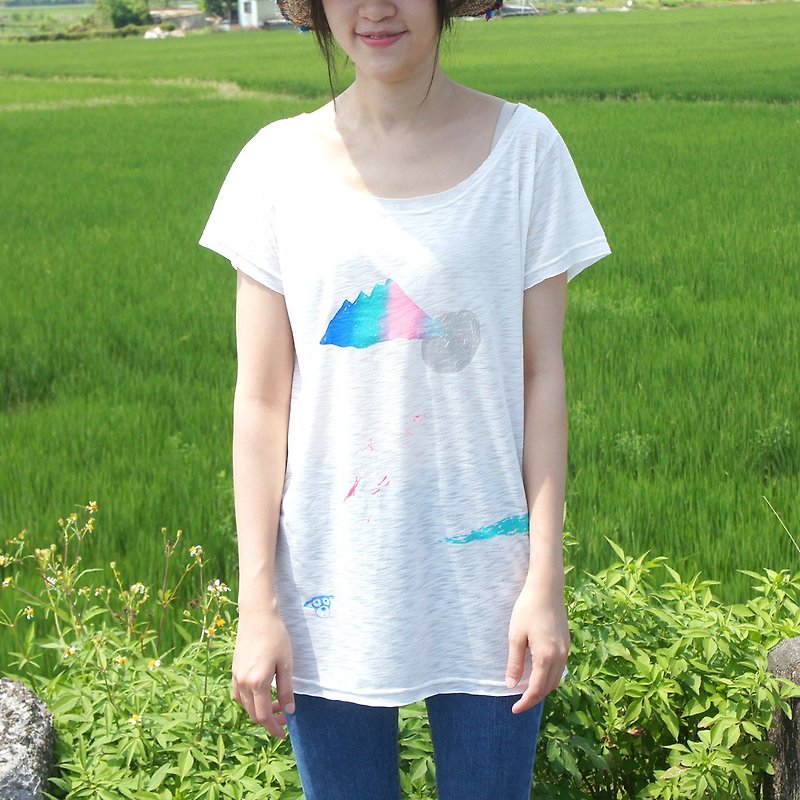 Pure white without trimming wide collar t-shirt * with you mountains to the sea / creek, river, sea / under color of a rain / cat, wheat grass, flowers / a hill - Women's T-Shirts - Cotton & Hemp White