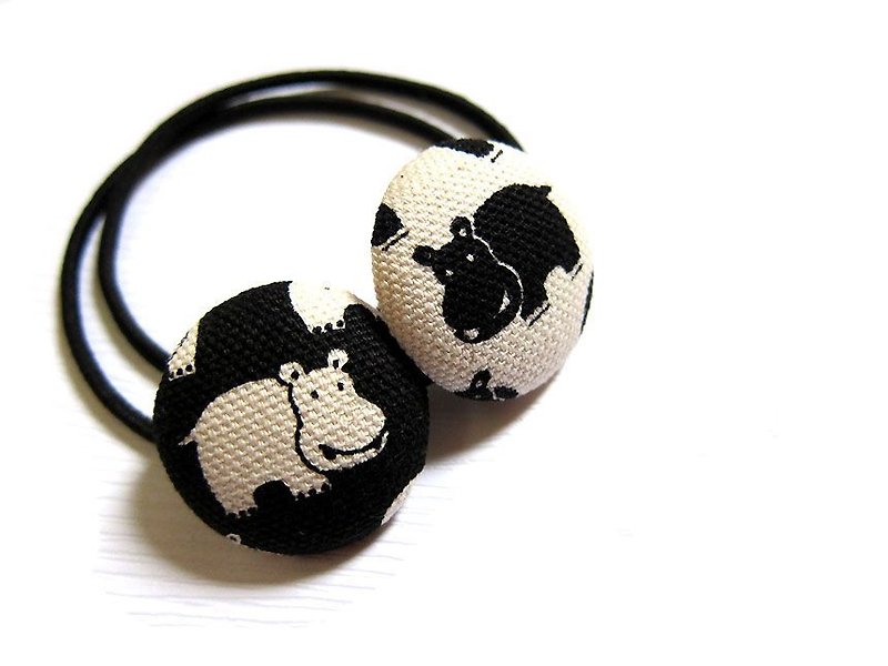 Children's hair accessories hand-made cloth bag button hair bundle hair ring black and white hippopotamus elastic band hair ring a set of two - เครื่องประดับผม - วัสดุอื่นๆ ขาว