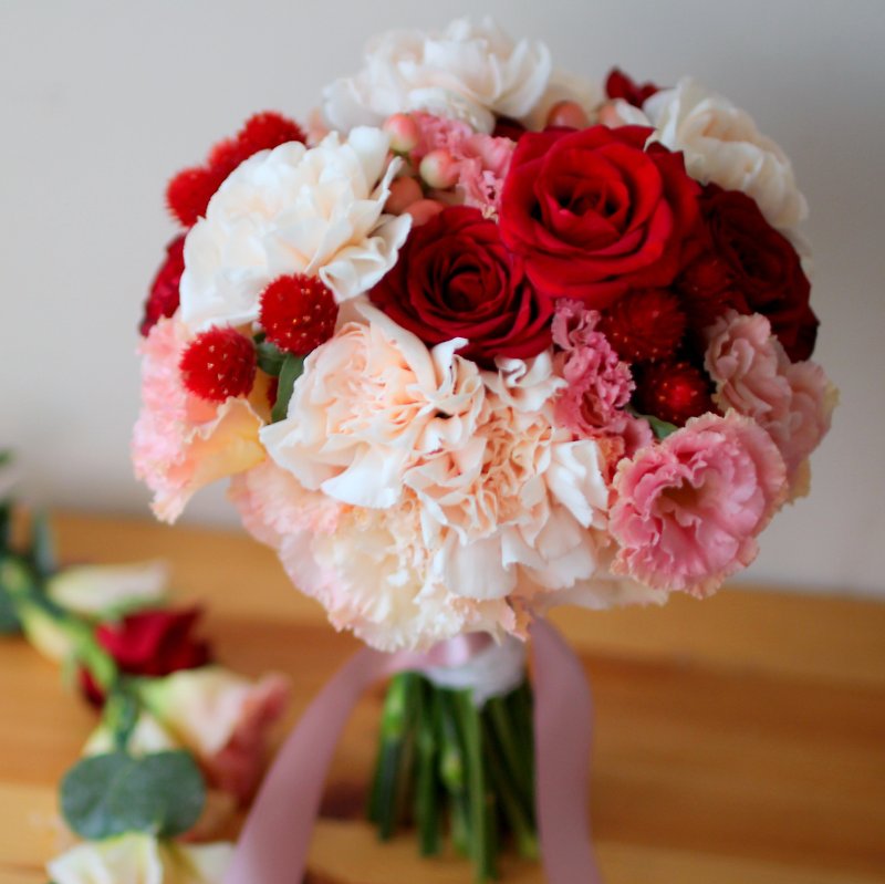Sweet fruit _ bridal bouquet _ all flowers - ช่อดอกไม้แห้ง - พืช/ดอกไม้ สีแดง
