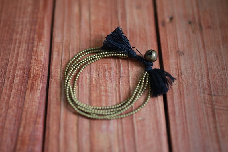 OMAKE color line color bead tassel bracelet (left black copper beads) - สร้อยข้อมือ - งานปัก สีดำ