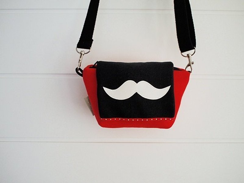 hairmo. Alice Beard ship camera bags / Out side backpack (no cotton) - กระเป๋ากล้อง - วัสดุอื่นๆ สีแดง