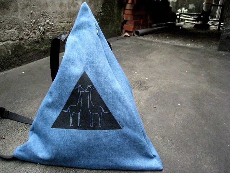 After the three-dimensional geometry backpack MaryWil- - กระเป๋าหูรูด - วัสดุอื่นๆ สีน้ำเงิน