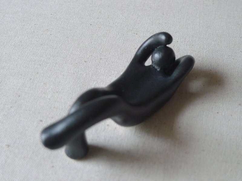 ナマケモノ箸置き（B-type/黒色） - 刀叉/湯匙/餐具組 - 其他材質 黑色