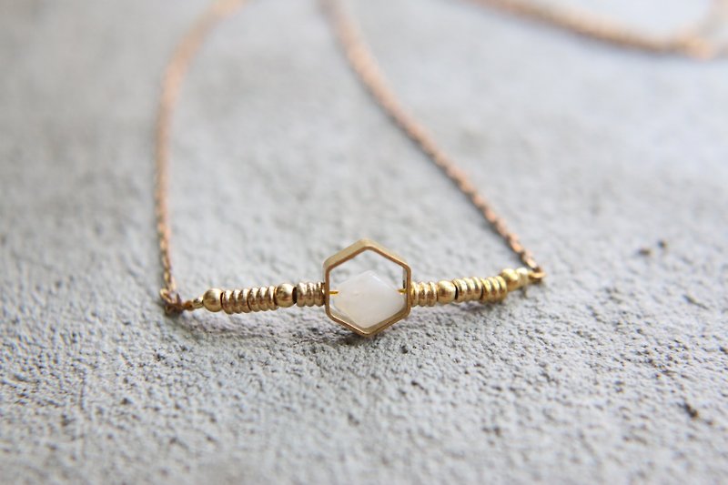 Moonstone - Brass Necklace 0742 - Necklaces - Gemstone White