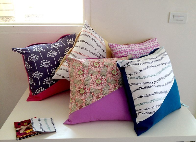 愛抱抱枕幾何植物杏色(含枕心) - Pillows & Cushions - Other Materials Khaki