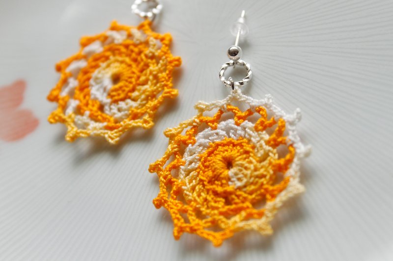Sterling silver. Sun Cheng flower weave earrings (monaural) - ต่างหู - วัสดุอื่นๆ สีส้ม