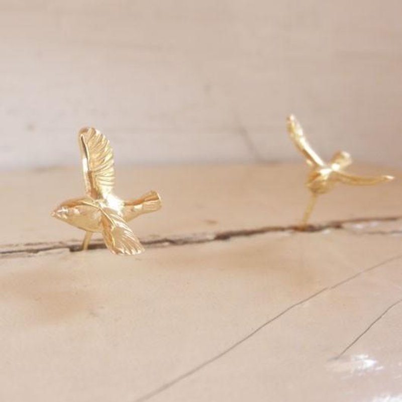 飛翔的小鳥 耳環 銀飾-鍍金- - 耳環/耳夾 - 其他金屬 金色