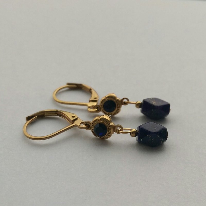 Retro dark blue lapis earrings carved - ต่างหู - เครื่องเพชรพลอย 