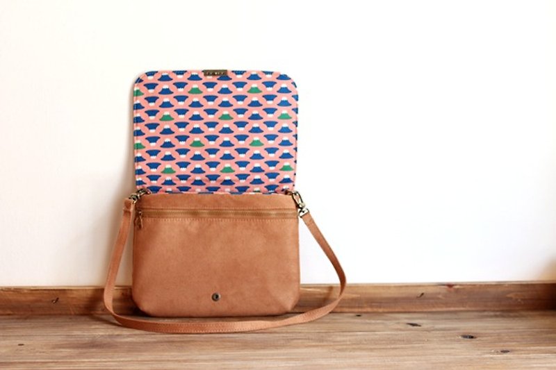 Chez。La pochette sept  - Camel+Print-fabric - Clutch Bags - Polyester Brown
