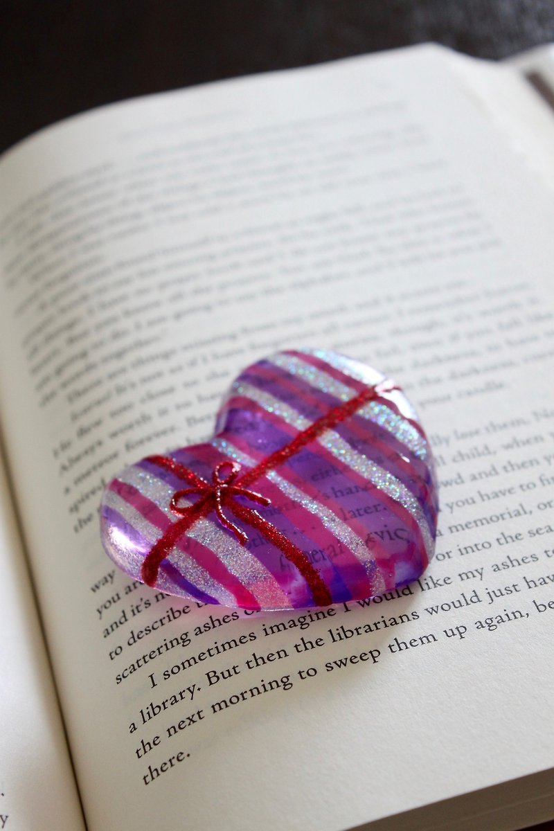 Lavender Pink Art Glass Heart Paper Weight・Romantic Handmade Love Gift - Items for Display - Glass Purple
