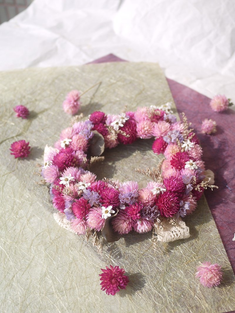 未完待續 | 淺嚐一口春息花圈 莓果 甜美 蕾絲 乾燥花 拍攝道具 - 牆貼/牆身裝飾 - 植物．花 粉紅色