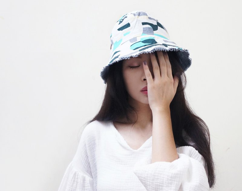 Fickle sided hat | mint green geometric - หมวก - วัสดุอื่นๆ สีน้ำเงิน