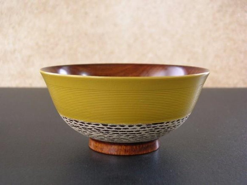 Small wooden bowl "Linear pattern design, random notch design" / yellow - ถ้วยชาม - ไม้ สีเหลือง