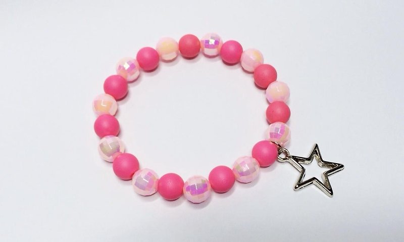 Beads peach pink stars Charm - สร้อยข้อมือ - อะคริลิค สึชมพู