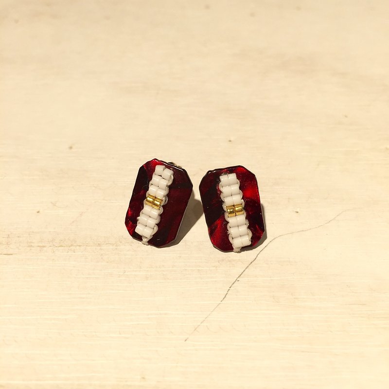 ololssim red vintage rectangular ethnic earrings - ต่างหู - วัสดุอื่นๆ สีแดง