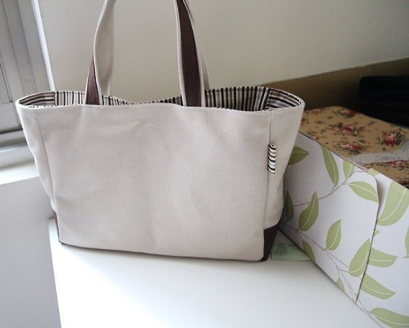 Cotton Fabric: Tote bag, Shoulder bag, White Canvas - กระเป๋าแมสเซนเจอร์ - วัสดุอื่นๆ ขาว