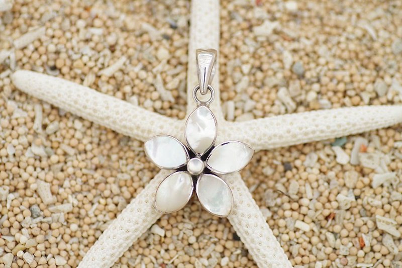 Shell Flower Pendant Top <Pearl White> - Necklaces - Gemstone White