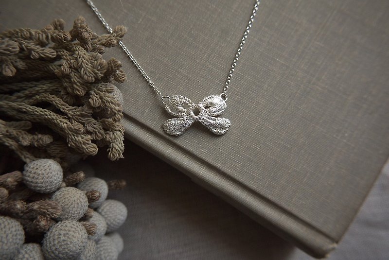 Lace Silver 925 Bow Pendant Necklace, Bridesmaids Gifts, Birthday gift - สร้อยคอ - งานปัก สีเงิน