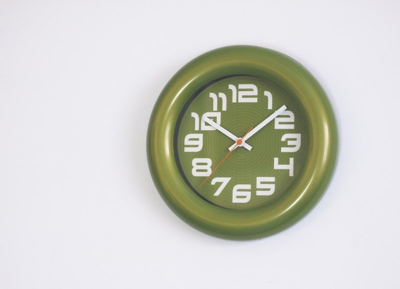 玩色甜甜圈 膠框壁掛時計 (橄欖綠) - 時鐘/鬧鐘 - 塑膠 綠色