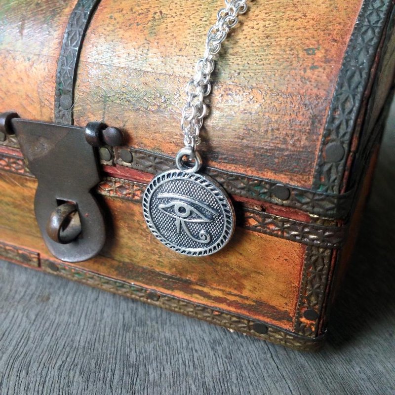 【Story Necklace 故事項鍊】立體浮凸荷魯斯之眼 - 項鍊 - 其他金屬 