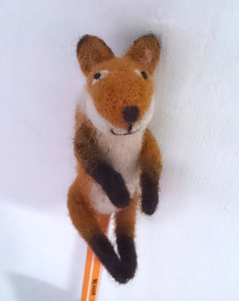 羊毛氈動物筆套-熱心大媽狐狸 - กล่องใส่ปากกา - ขนแกะ สีทอง