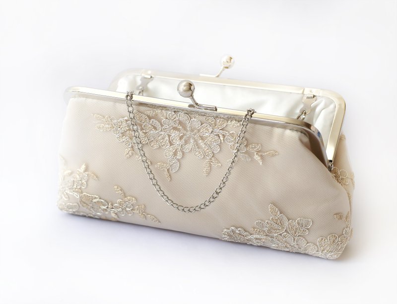 Metallic silver and gold Alencon Lace Bridal Clutch in Champagne - อื่นๆ - วัสดุอื่นๆ ขาว